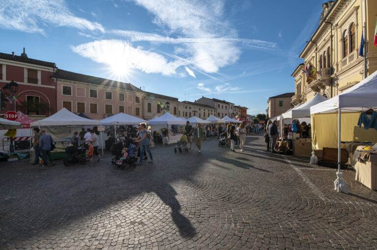 Mercatini in Via Ippdoromo